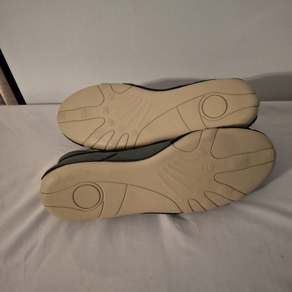 LDECK Men's Green and Cream Athletic Shoes, Gray Bungi Laces And Rubber Soles - Picture 6 of 6